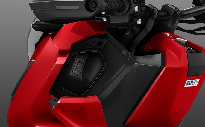 Front compartment and USB-C