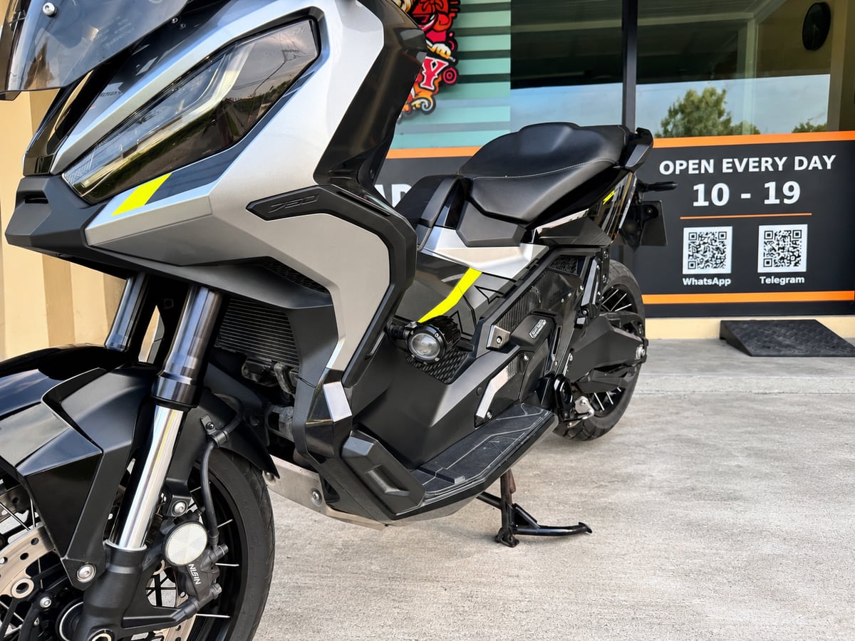 Honda X-ADV 750 side view