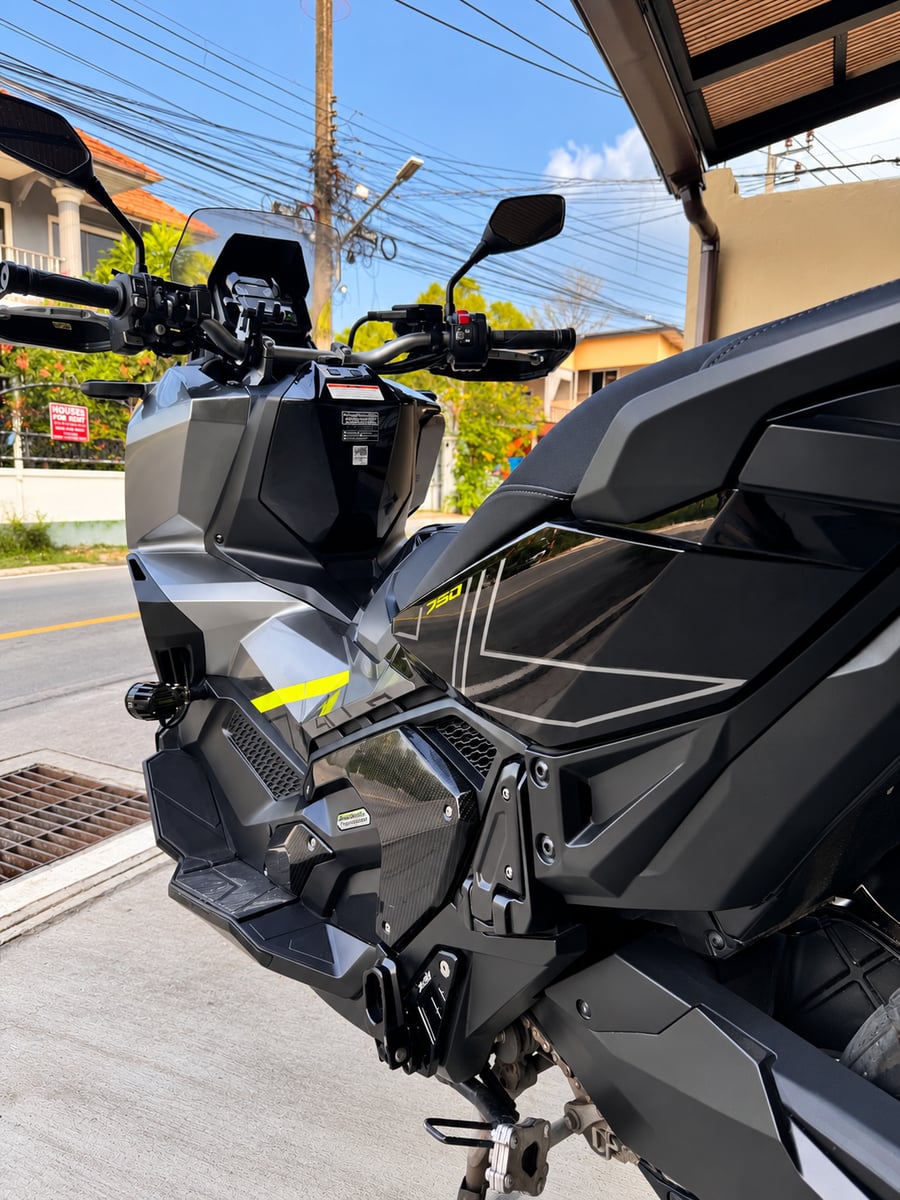 Honda X-ADV 750 body details