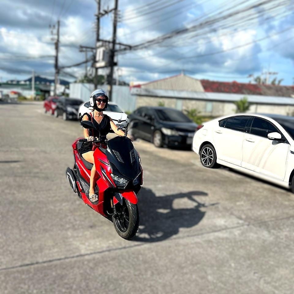 Why many tourists choose a bike in Phuket